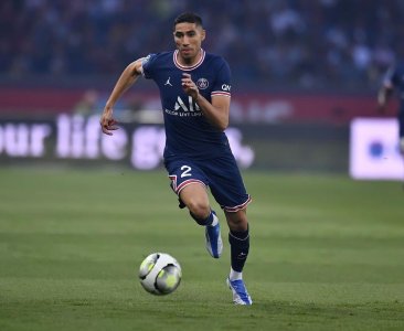 أول لقب لحكيمي مع باري سان جيرمان بعد التعادل مع لانس