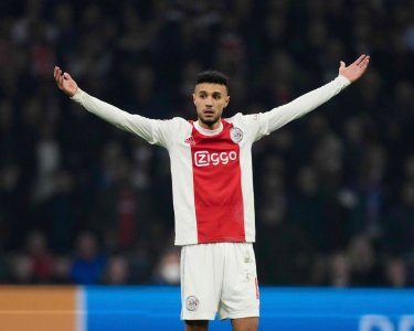 تين هاغ يدفع  يونايتد  للدخول على خط مزراوي