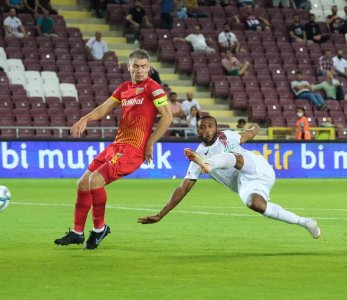 الكعبي نام لست دورات دون انتفاضة