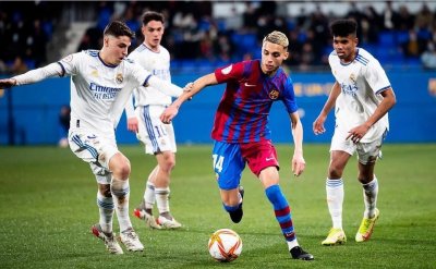 برشلونة يتخلى عن أحد لاعبيه المغاربة