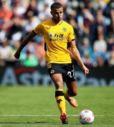 مدرب ولفرهامبطون: لا أريد أن يذهب سايس