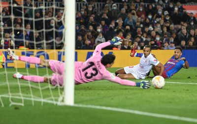 إتفاق بين بونو ومدربه للغياب عن الجولة الأخيرة من  لاليغا 