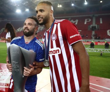 بعد الهاتريك.. العرابي يريد البقاء باليونان