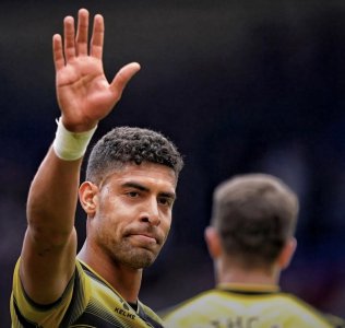 أدم ماسينا يودع واتفورد