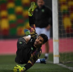 حارس الأسود قريب من البطولة السعودية