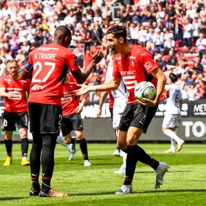 إحصائيات  أوبتا  تؤكد تفوق مدافع الأسود على نجوم أوروبا