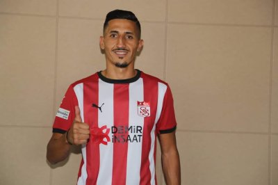 سيڤاس سبور يريد بقاء فيصل فجر