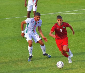 حكيمي هنأ سيباوي نجم الأولمبيين ونصحه بهذا الأمر