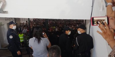 فوضى في المدرج رقم 2 وجماهير بتذاكرها مازالت عالقة