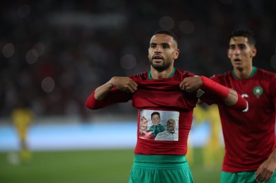 النصيري يكرم والديه في مباراة جنوب إفريقيا