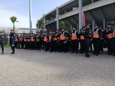 إستنفار أمني أمام أبواب مركب محمد الخامس