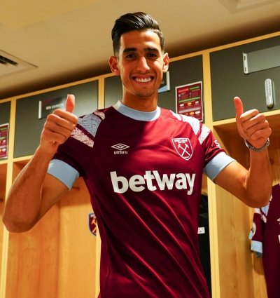 مدرب ويست هام يشيد بمؤهلات مدافع الأسود