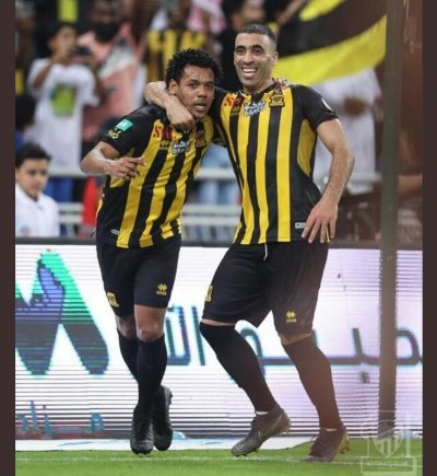 الطورنادو حمد الله يجلد الجزائري مبولحي بهدف ولا اروع