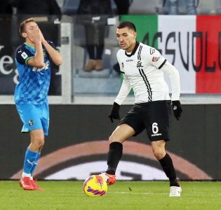 سبيزيا يُفعِّل بند الشراء في عقد إعارة بوربيعة