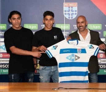 أول عقد احترافي ليونس طه الإدريسي