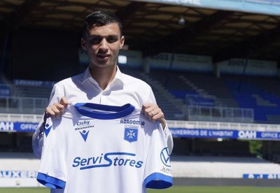 بعد تجربة سان جيرمان وبرشلونة قيس ينتقل لناد فرنسي صاعد