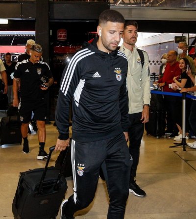 فحص طبي لعادل تاعرابت قبل السفر لإنجلترا