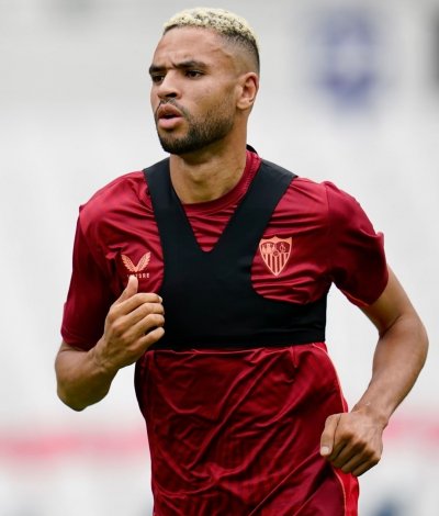 النصيري لن يرحل عن اشبيلية