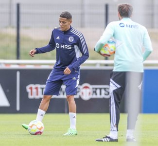 طريقان أمام حارث لا أحد منهما يؤدي لمارسيليا