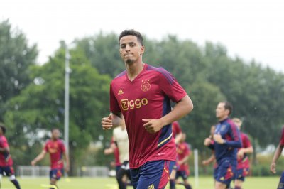 أجاكس يساند محمد إحتارين في محنته