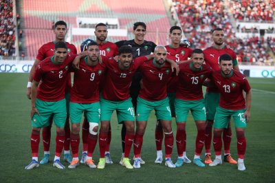 لماذا برشلونة وإشبيلية يحتضنان وديتي الأسود؟