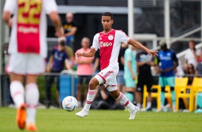 صلاح الدين مدد عقده مع اجاكس وسيلعب مع فريق جديد