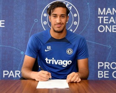 الحارس سامي تلمساني يمدد عقده مع تشيلسي