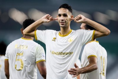 أول مباراة لبانون وأول هدف