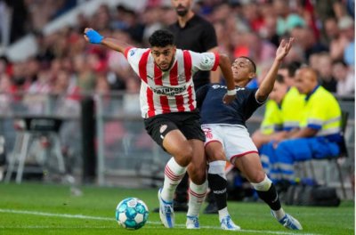 المغربي صيباري وايندوفن نالا بطاقة التأهل لعصبة أبطال اورربا