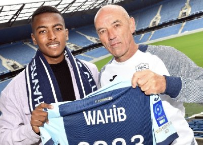 ظهير أيسر مغربي يجدد عقده مع ناد فرنسي