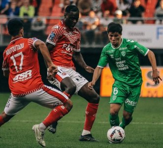 بوشواري يلمع مع سانت إتيان