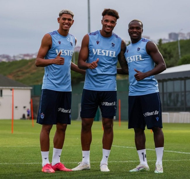 اول دعوة لمنتصر لحتيمي في قمة غلطة سراي