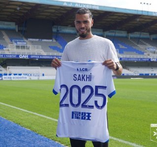 المغربي الساخي مدد عقده مع ناديه الفرنسي