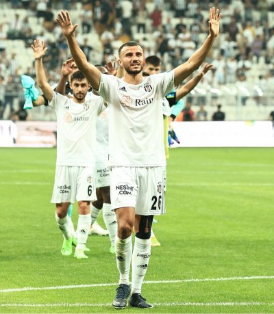 سايس يهرب بصدارة تركيا