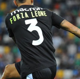 لاعبو أودينيزي تضامنو مع ماسينا في مباراة روما