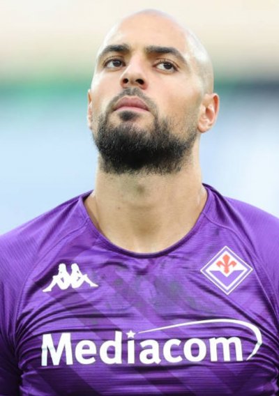 سفيان أمرابط.. من لاعب وسط إلى مدافع أوسط.