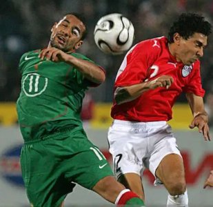 اليعقوبي حضر الحصة التدريبية للفريق الوطني ويؤازر اللاعبين