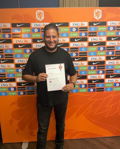 الدولي المغربي السابق بوخاري يحصل على أعلى ديبلوم بأوروبا