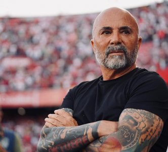 ماذا يقصد سامباولي برسالته للنصيري وبونو؟