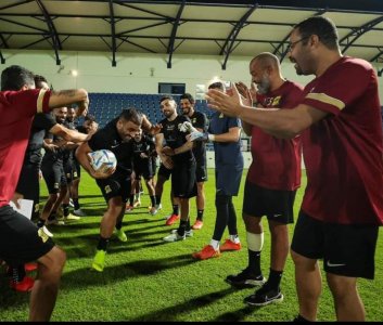 لاعبو الإتحاد السعودي يحتفلون بحمد الله على طريقتهم