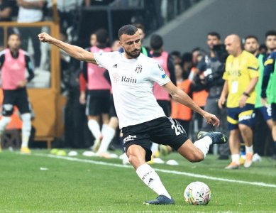 انفجار اسطنبول يلغي نزال سايس