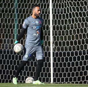 غاب أنس للجراحة فعوضه أنس بسبب الجراحة