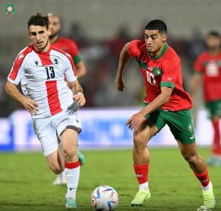 زروري إنبهر للأجواء واللاعبون إستقبلوه بحفاوة كبيرة