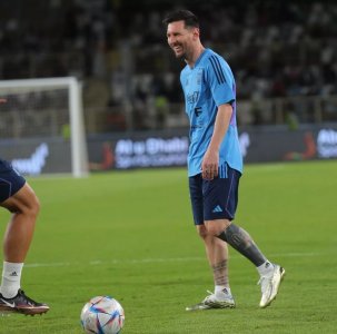 مونديال 2022: ميسي يستهل تداريب الأرجنتين بمفرده