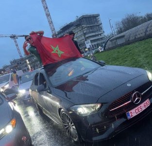 القندوس أثار البلجيكيين باحتفاله مع المغاربة