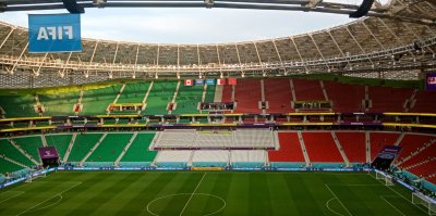 قبل ساعتين من مباراة الأسود .. هكذا يبدو ملعب الثمامة