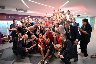 الحموشي والمنصوري وبوريطة إحتفلوا مع الأسود في مستودع الملابس