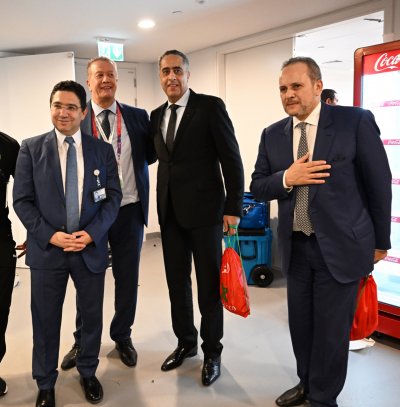 بوريطة يسرق الأنظار في المنصة الرسمية