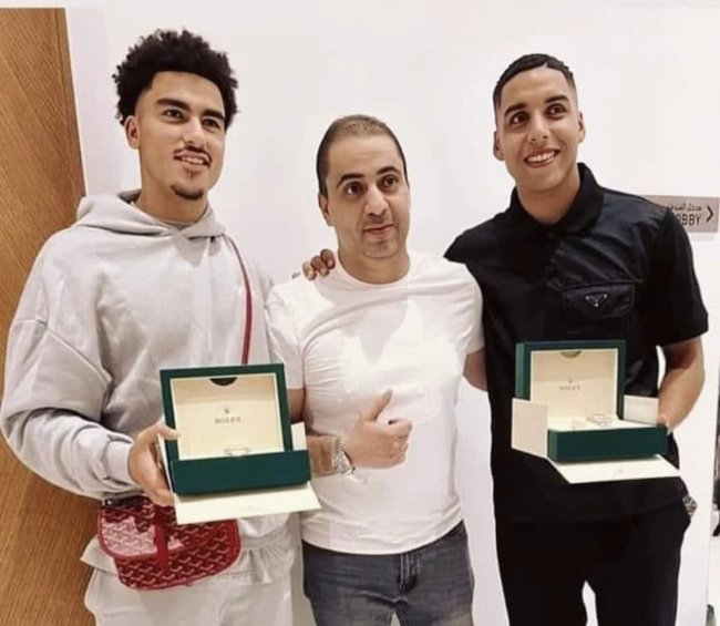 رجل أعمال مغربي قدم هديتين فاخرتين لصبيري وابو خلال