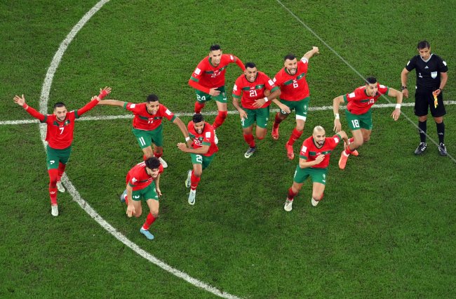 مغاربة أوروبا ينزلون إلى الشوارع احتفالا بالإنجاز التاريخي لأسود الأطلس